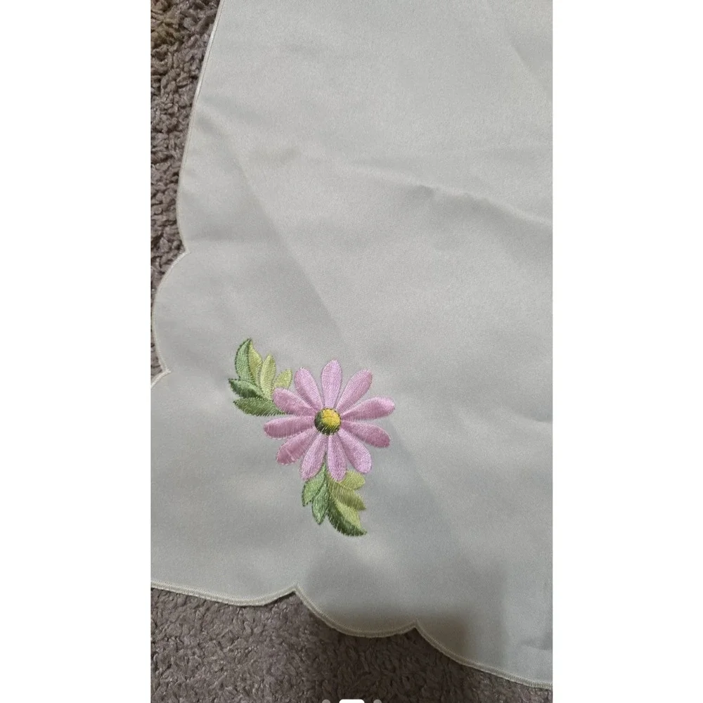3 Piece Vtg White‎ Embroidered Floral Square Cloth Table Handkerchief Napkins